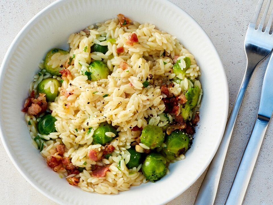 Pastasotto mit Speck und Rosenkohl