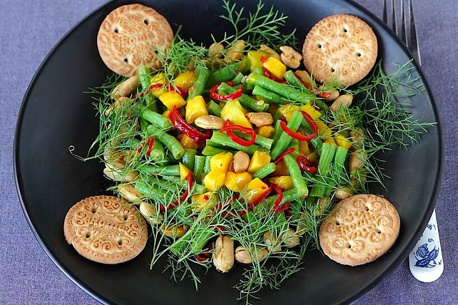 Exotischer Salat mit Schlangenbohnen und Mango von dieter_sedlaczek ...