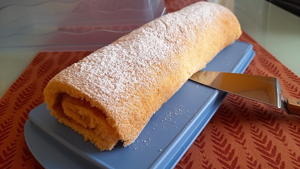Biskuitroulade mit Marillenkonfitüre von Anaid55