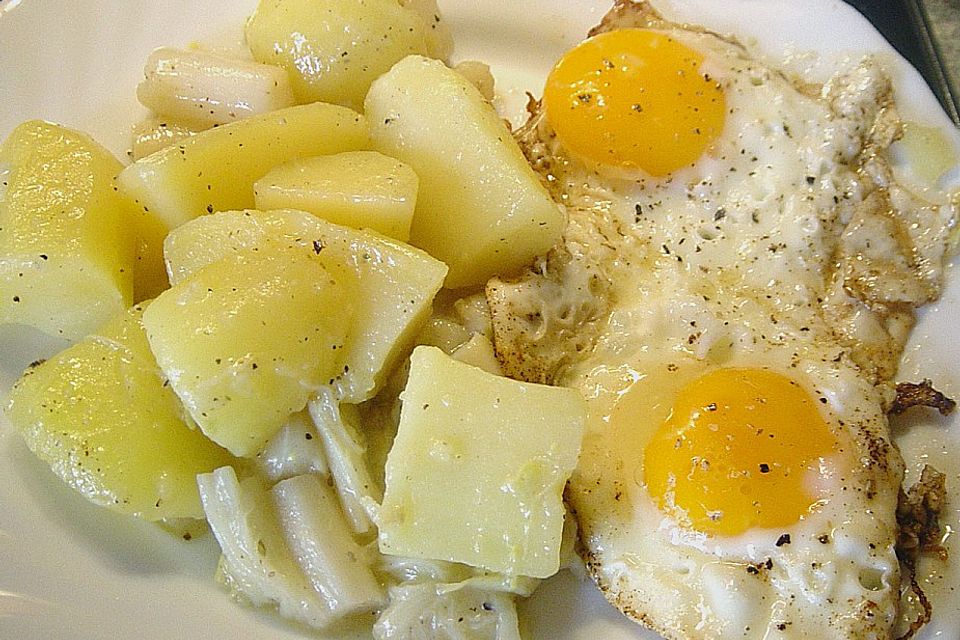 Spargel und Kartoffeln in Pfeffersauce