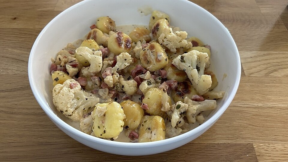 Gnocchipfanne mit Blumenkohl und Speck von ChiliBaby| Chefkoch