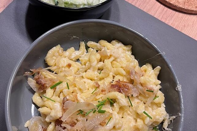 Käsespätzle mit frischen Röstzwiebeln von kochenStuggi| Chefkoch