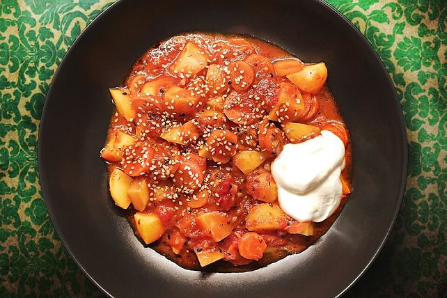 Kartoffel-Möhren-Topf mit Tomaten und Panch Phoron von frankwaechter ...
