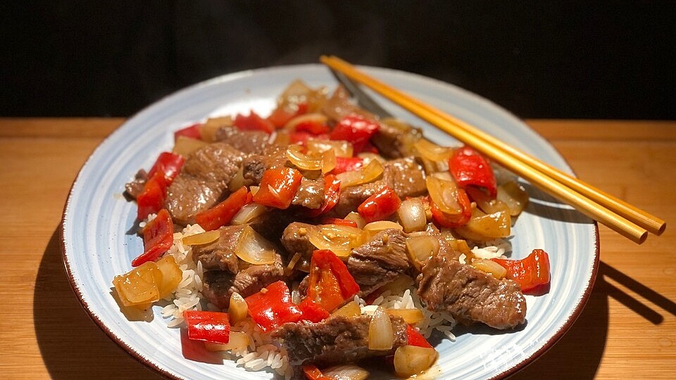 Rindfleisch mit Paprika und Zwiebeln nach chinesischer Art von SessM ...