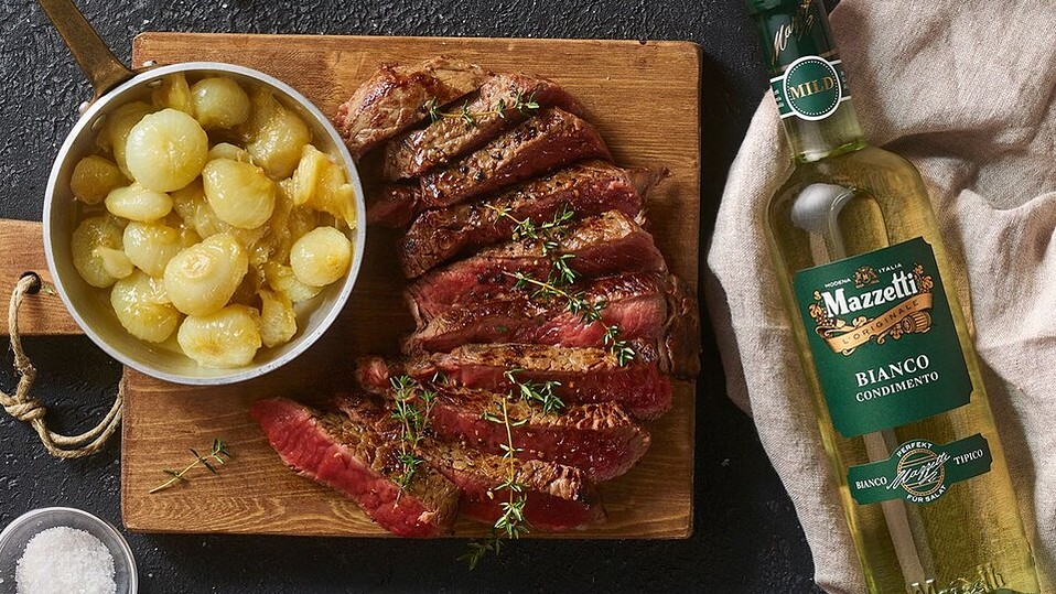 Rinderfilet-mit-s-sauren-Zwiebeln-und-Thymian