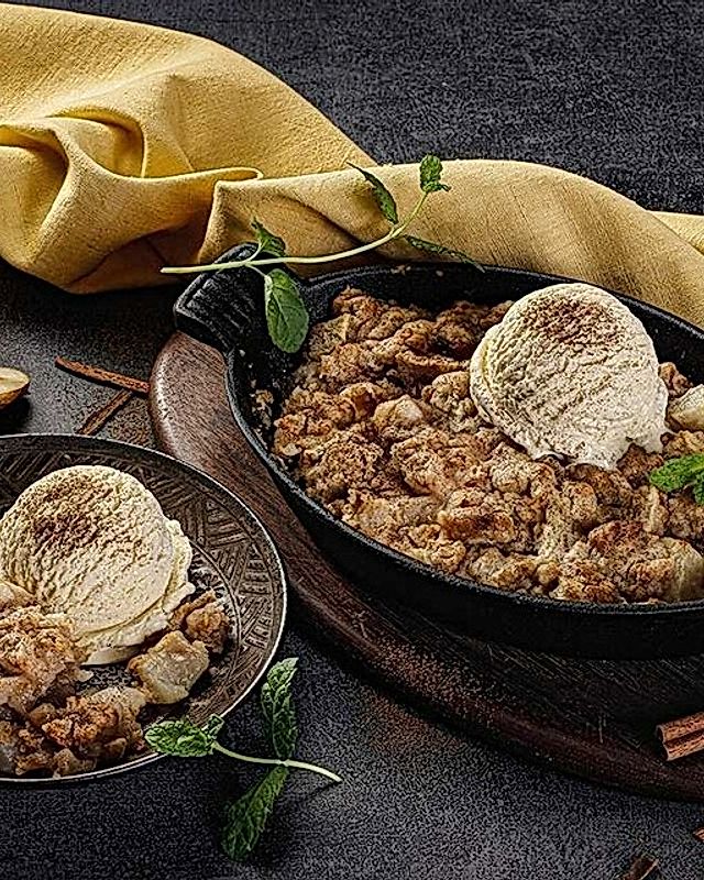 Birnen-Amarettini-Crumble mit Mövenpick Vanille Eis