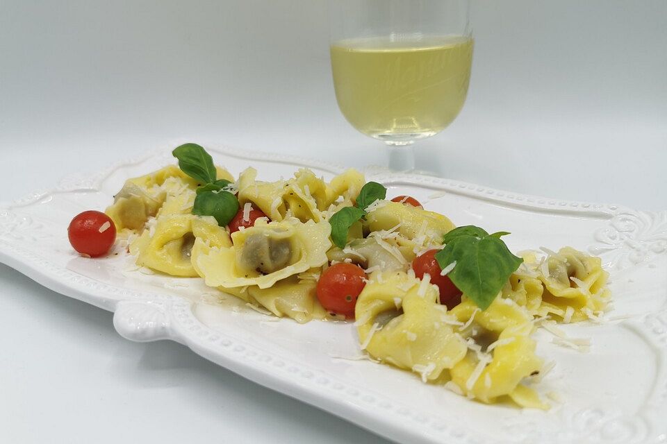 Tortellinisalat mit Tomaten