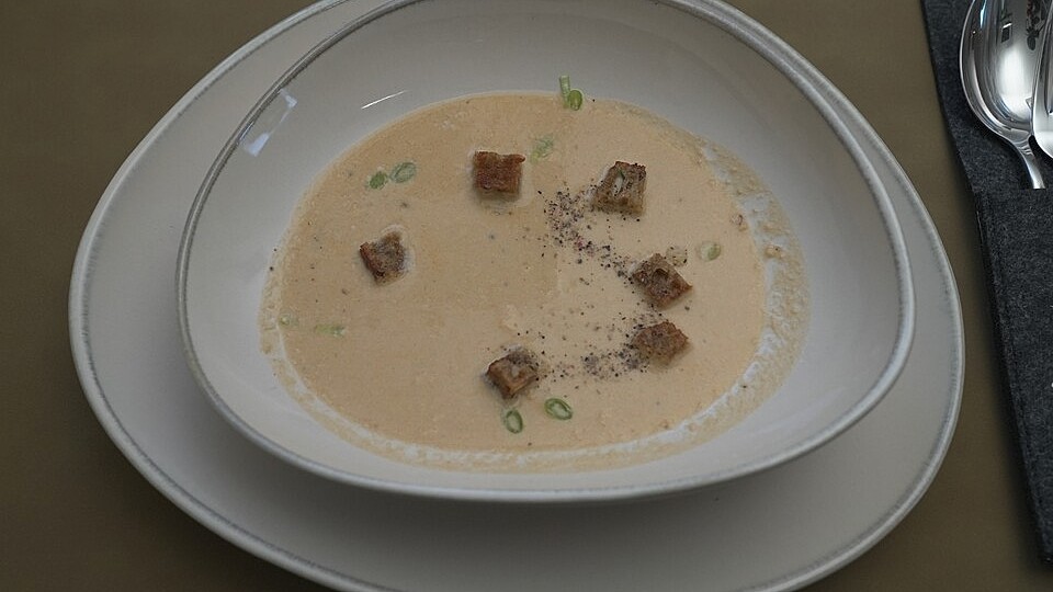 Fränkische Weinsuppe mit Croûtons von DasperfekteDinner| Chefkoch Fränkische Weinsuppe mit Croûtons von DasperfekteDinner| Chefkoch