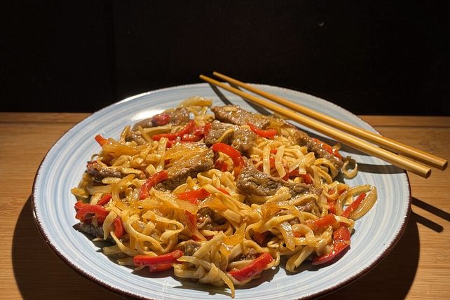 Rindfleisch mit Paprika und Zwiebeln von SessM| Chefkoch