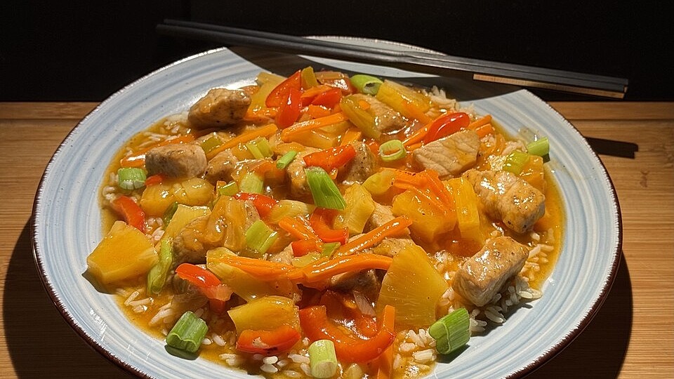 Schweinefleisch süß sauer mit Gemüse und Ananas von SessM| Chefkoch