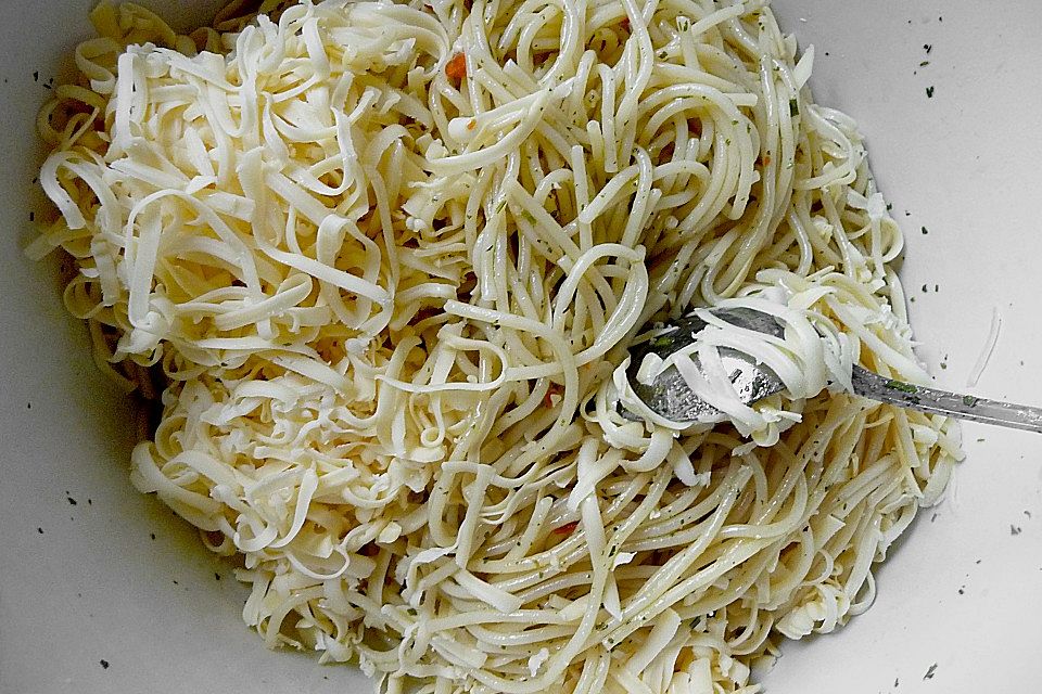 Spaghetti - Käse - Salat