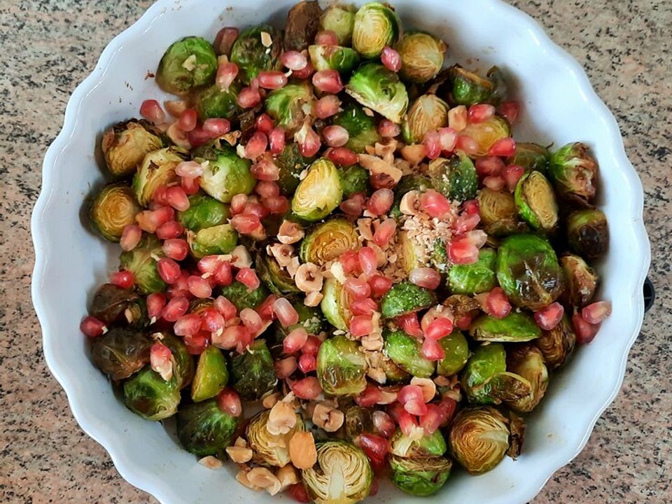 Rosenkohl mit Haselnüssen und Granatapfelkernen von 007krümeltiger ...