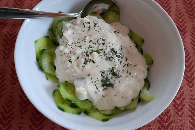 Gurkensalat mit Joghurtdressing von Tonictyran| Chefkoch