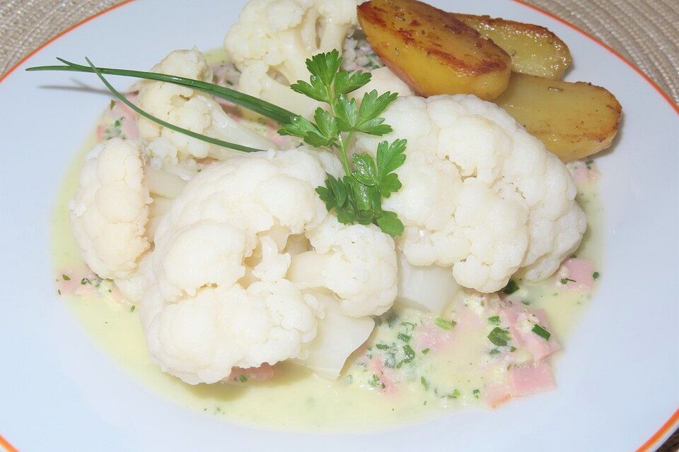 Blumenkohl mit Käse - Kräuter - Sauce