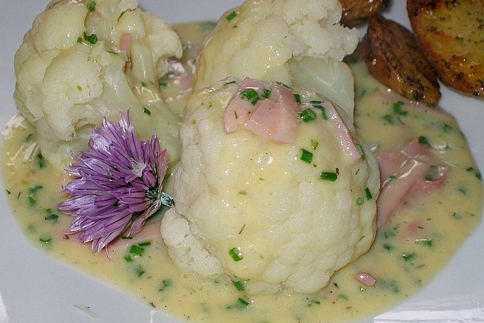 Blumenkohl mit Käse - Kräuter - Sauce