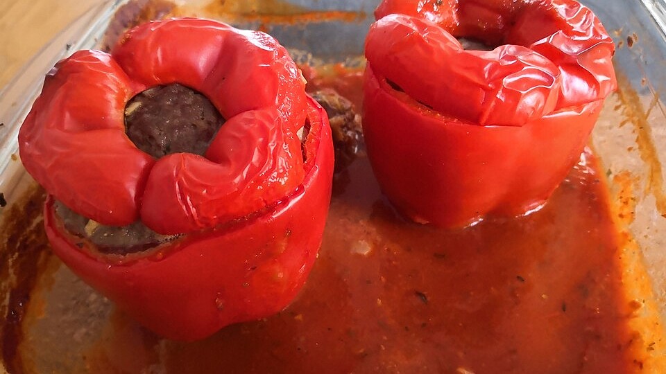 Gefüllte Paprika mit Tomatensauce aus dem Ofen von gurke0425| Chefkoch