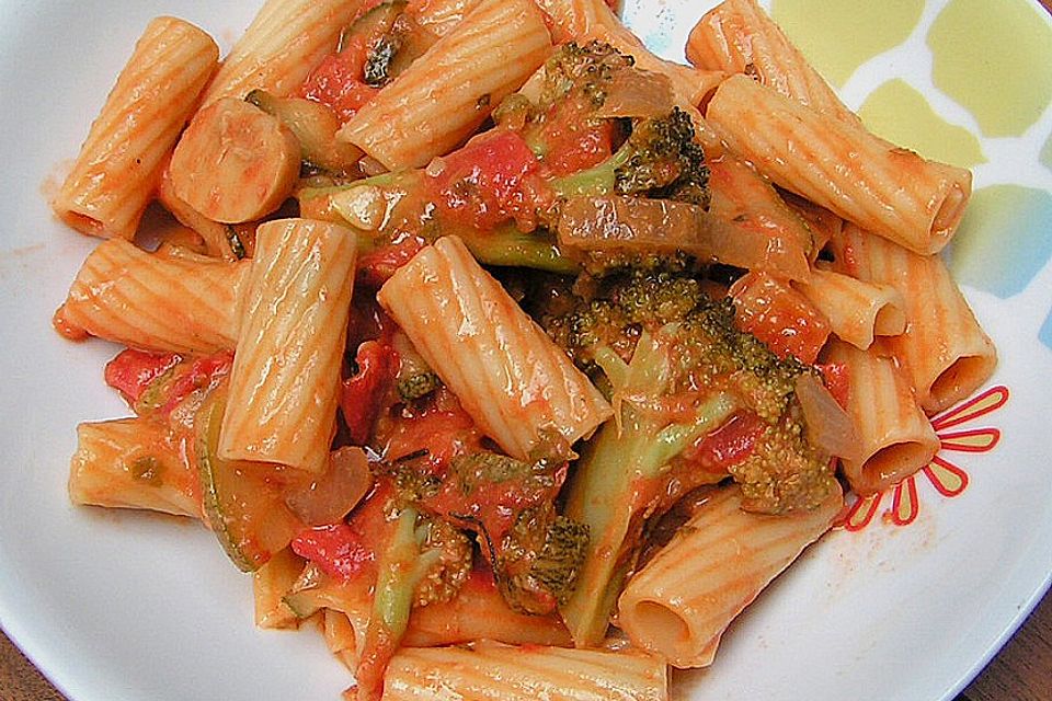 Brokkoli - Pasta mit Tomatensahne