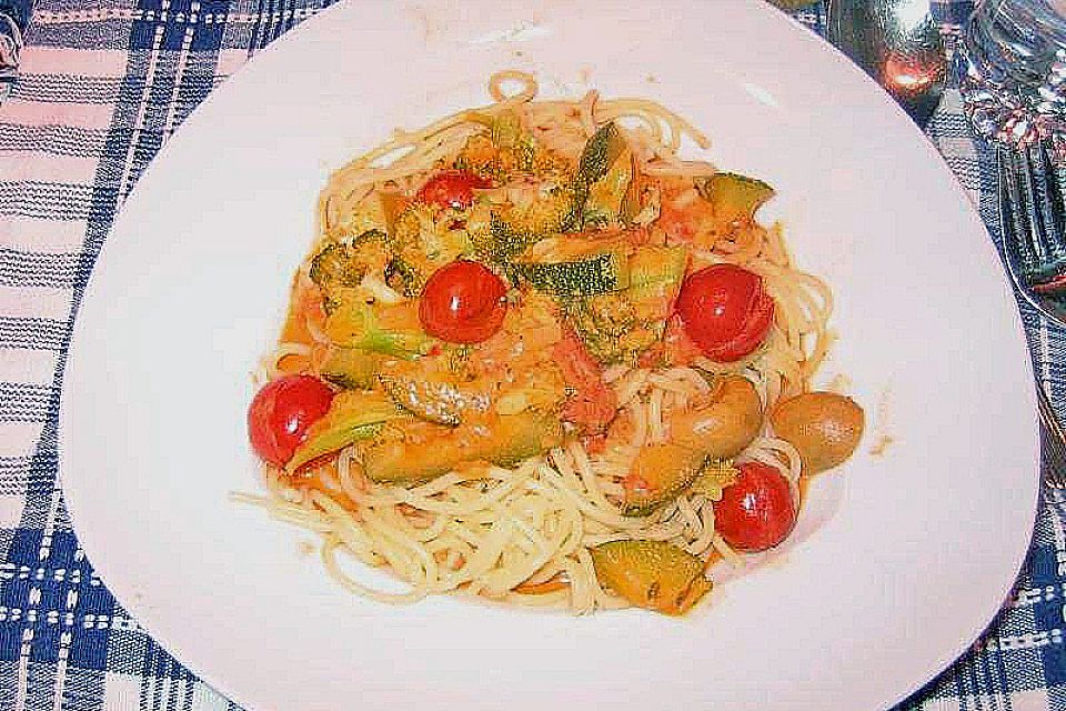 Brokkoli - Pasta mit Tomatensahne