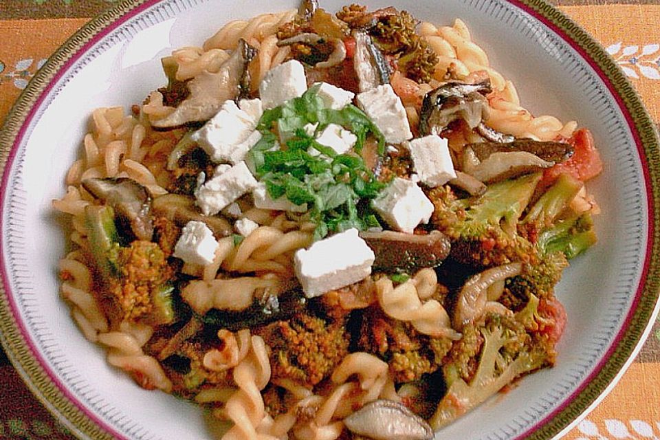 Brokkoli - Pasta mit Tomatensahne