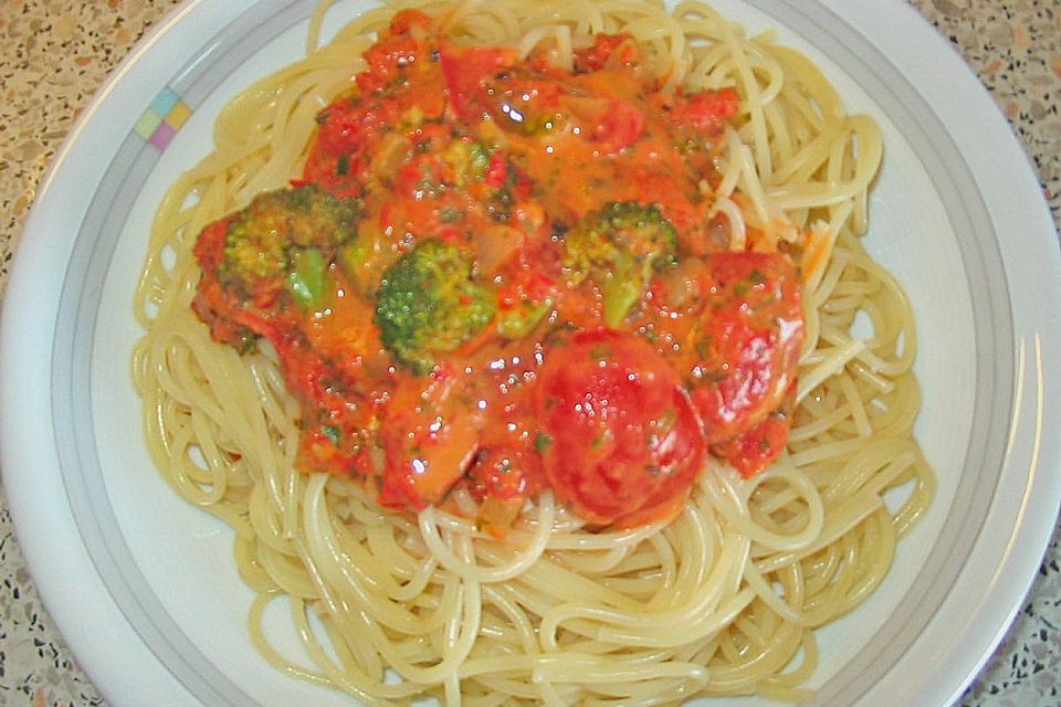 Brokkoli - Pasta mit Tomatensahne