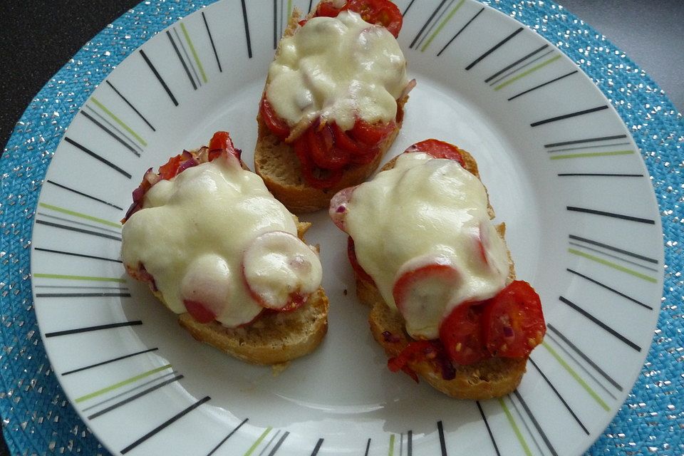 Ciabatta á la Bruschetta, mit Mozzarella überbacken