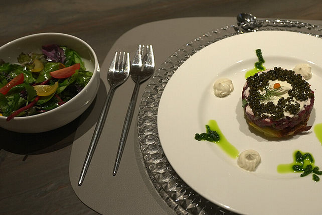 Tatar-Törtchen mit Kaviar auf Kartoffelrösti von DasperfekteDinner ...