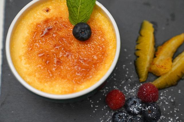Orangen Crème Brûlée mit marinierten Orangenfilets von ...