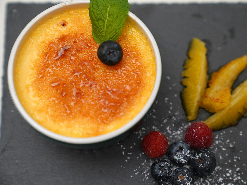 Orangen Crème Brûlée mit marinierten Orangenfilets von ...