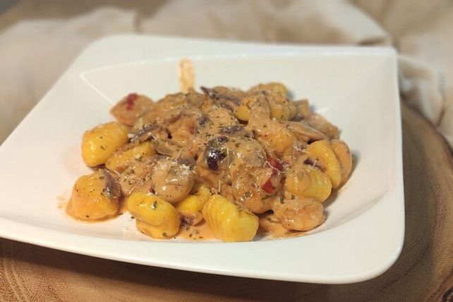 Gnocchi mit Garnelen und Champignons in scharfer Parmesansoße von Be ...