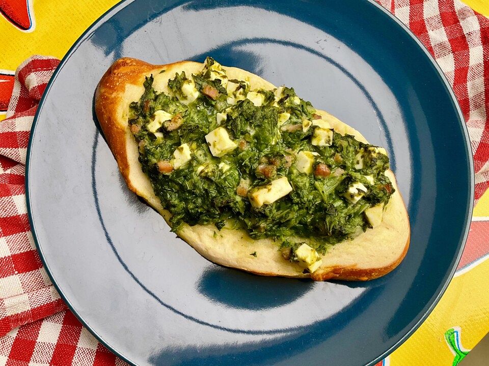 Laugen-Schiffchen mit Spinat und Feta von energybird| Chefkoch