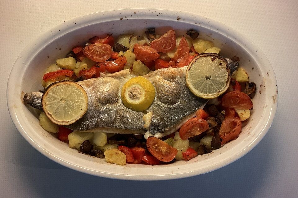 Doradenfilets auf Tomaten und Pfifferlingen