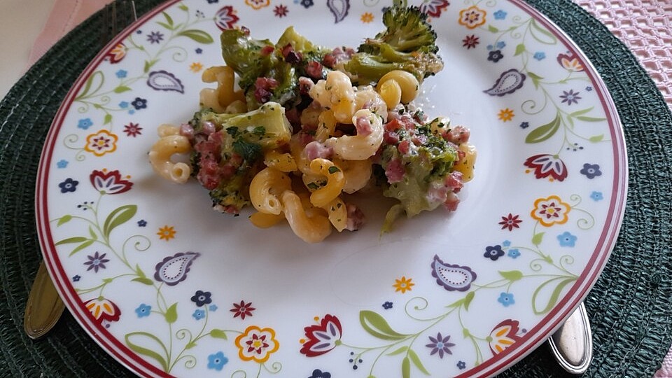 Nudeln mit Brokkoli, Käse und Speck von Anaid55| Chefkoch