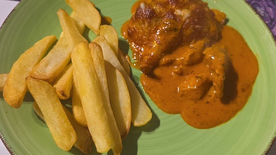 Geschnetzeltes nach Gyros Art mit Metaxasauce überbacken von Sintara ... Geschnetzeltes nach Gyros Art mit Metaxasauce überbacken von Sintara ...