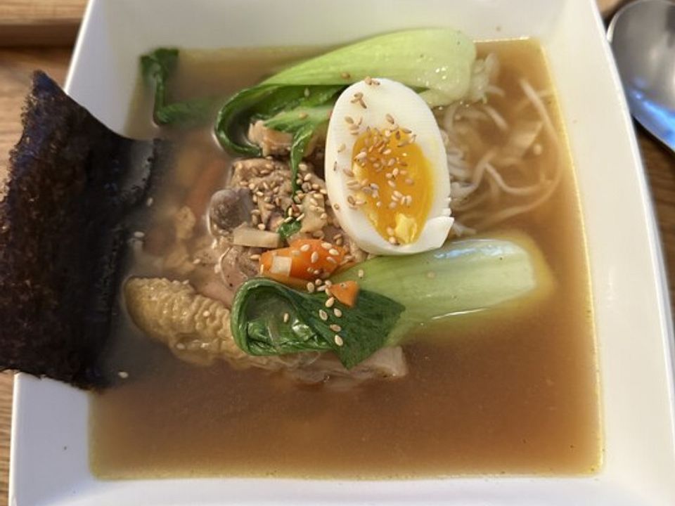 Hähnchen-Ramen mit Pak Choi und Pilzen von Stephel| Chefkoch