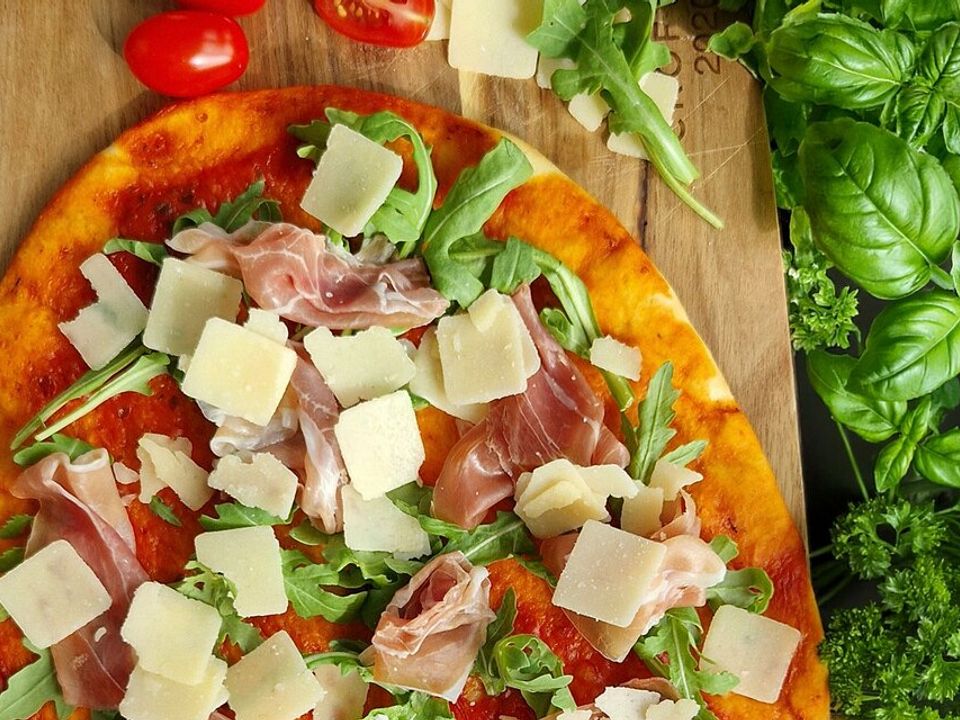 Pinsa mit Parmaschinken, Rucola und Parmesan von Henglein| Chefkoch