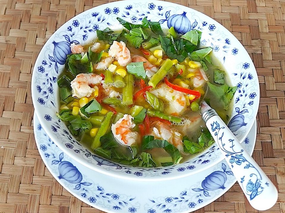 Garnelensuppe mit Mais und grünem Spargel von dieter_sedlaczek| Chefkoch Garnelensuppe mit Mais und grünem Spargel von dieter_sedlaczek| Chefkoch