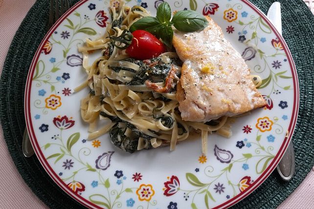 Bandnudeln mit Blattspinat und Wildlachs von Anaid55| Chefkoch