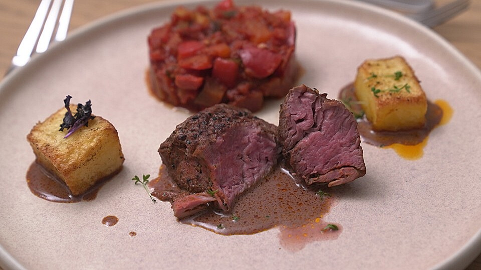 Sous vide-Rinderfilet mit Pauls Spezial-Kartoffeln und Ratatouille ... Sous vide-Rinderfilet mit Pauls Spezial-Kartoffeln und Ratatouille ...