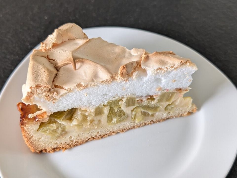 Rhabarberkuchen mit Sahneguss und Baiserhaube von Alfihase| Chefkoch