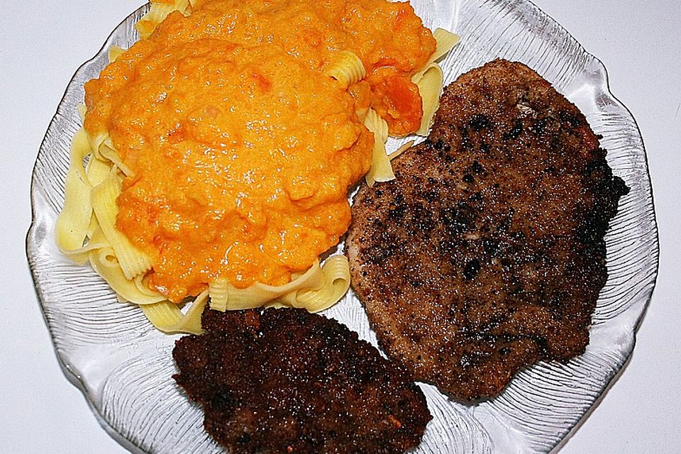 Bandnudeln mit Möhrencreme und Parmesanschnitzelchen