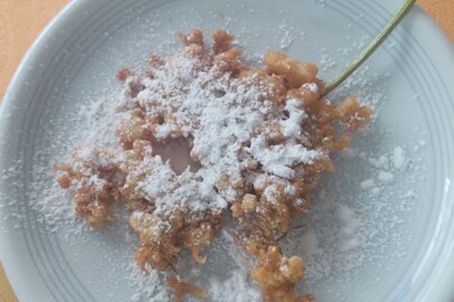 Hollerküchle - Holunderküchlein von Monika| Chefkoch Hollerküchle - Holunderküchlein von Monika| Chefkoch