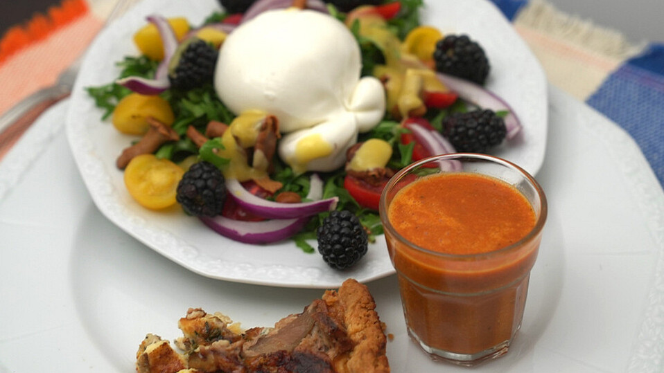 Salat | Burrata | Gorgonzola | Birne | Paprika | Tomate von ... Salat | Burrata | Gorgonzola | Birne | Paprika | Tomate von ...