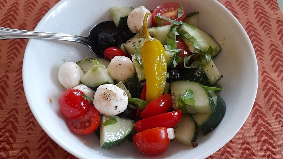 Bunter Sommersalat mit Leinöl von Anaid55| Chefkoch Bunter Sommersalat mit Leinöl von Anaid55| Chefkoch