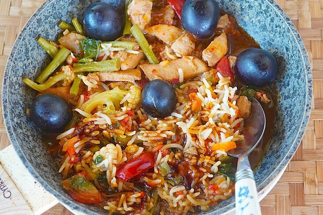 Buntes Hühner-Risotto mit schwarzen Weintrauben von dieter_sedlaczek ... Buntes Hühner-Risotto mit schwarzen Weintrauben von dieter_sedlaczek ...