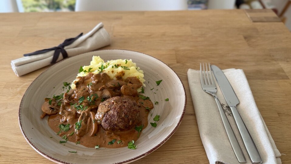 Frikadellen mit Jägersauce und Kartoffelpüree von SessM