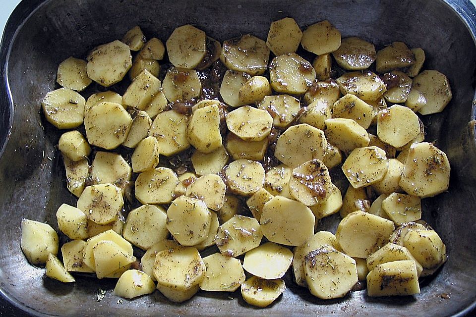 Kartoffel - Gemüse - Pfanne aus dem Backofen