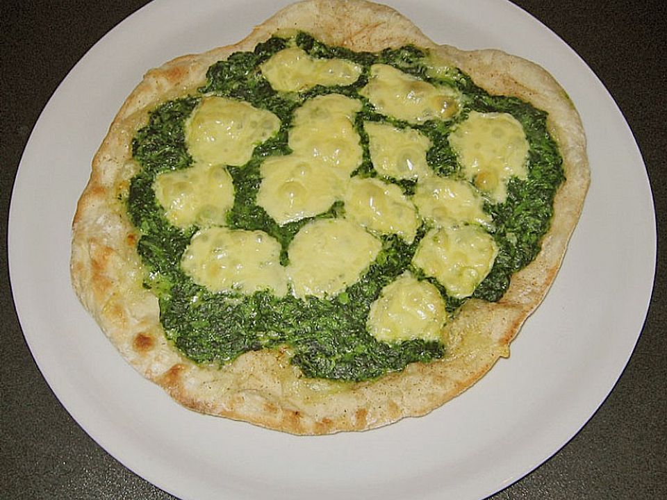 Spinat - Frischkäse - Pizza mit Mandeln von Chenetra| Chefkoch