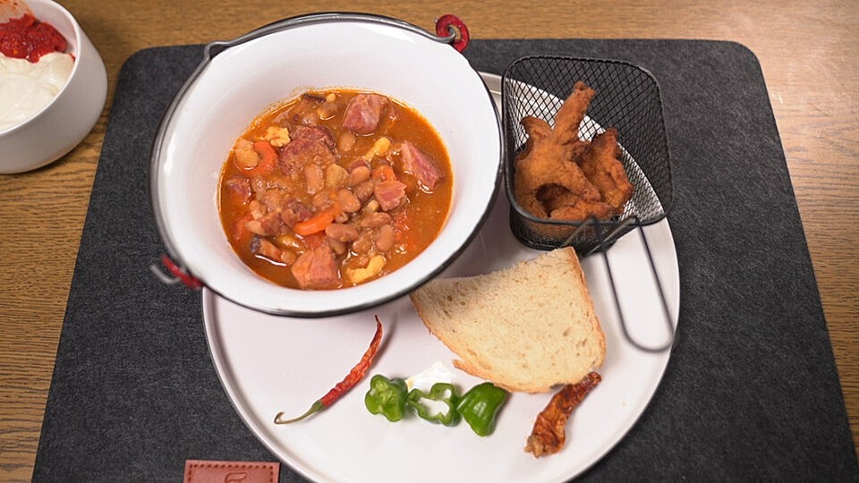 „Babgulyás – A hagyomány íze“ Bohnenglück im Kessel - Traditionelle ungarische Bohnensuppe von DasperfekteDinner
