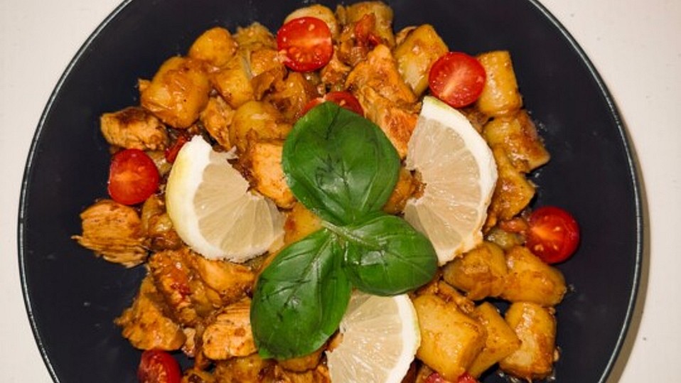 Gnocchi-Hähnchenpfanne mit Zitrone und karamellisierten Tomaten von ...