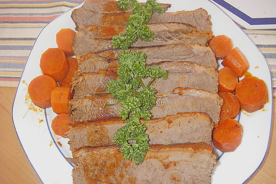 Schmorfleisch mit Zwiebelsauce aus der Rinderbrust